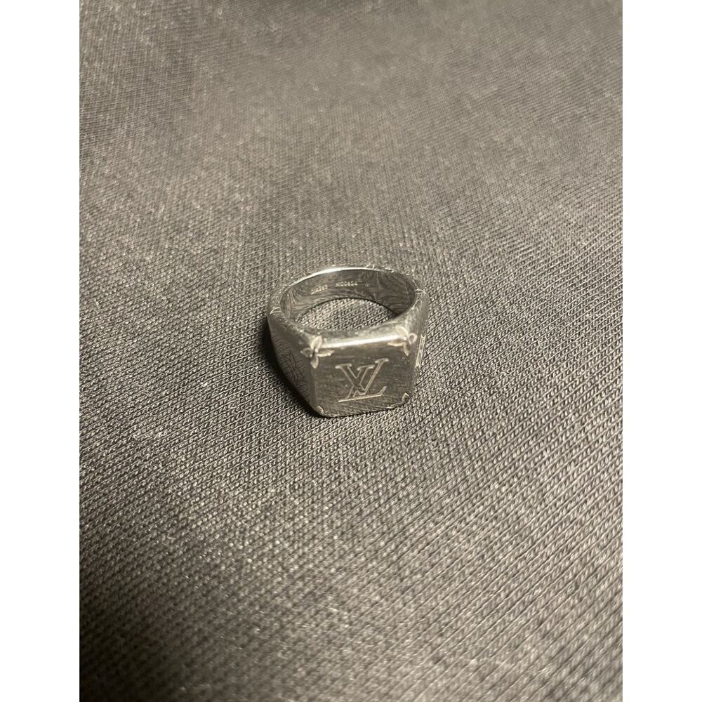 Louis Vuitton Monogram Signet ring